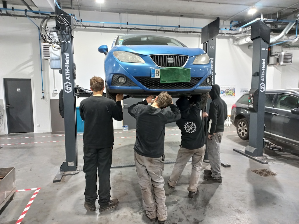 réaliser d'importants travaux : Le Garage-école du futur