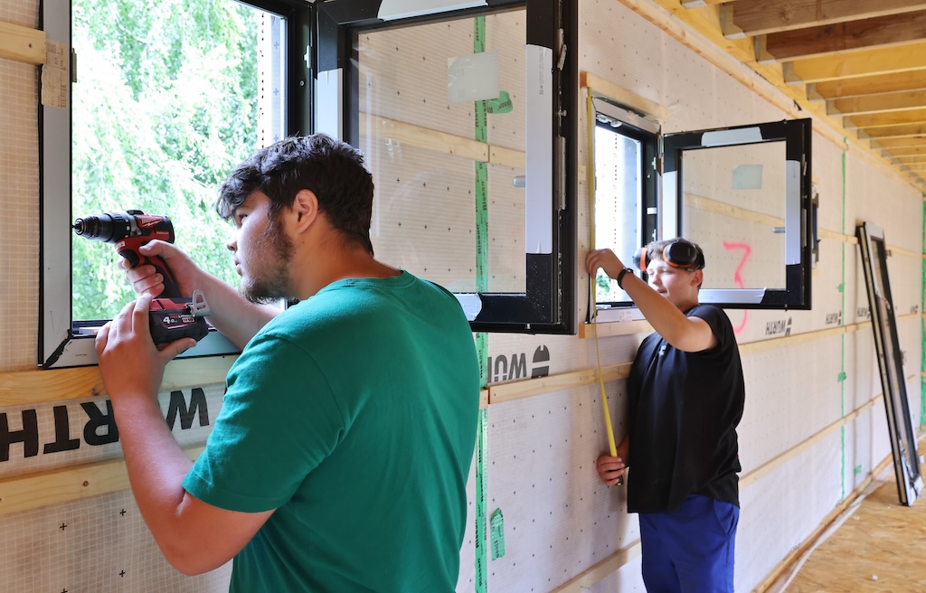 intervenant auprès de jeunes : Chantier de rénovation pour l’accès à un nouveau logement